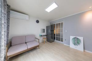 a living room with a couch and a table at Yangyang Widaehan Guest in Yangyang +9 photos
