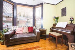 Posezení v ubytování Llangollen Hostel Private Guest Rooms-Self Catering-Family Friendly