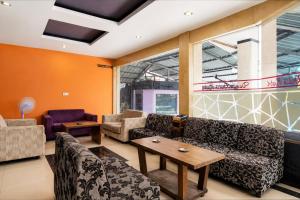 a living room with couches and a table at Hotel O near RSUD Arifin Achmad formerly Damon Butik Hotel in Limbangan