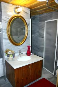 Koupelna v ubytování Divas Hotel