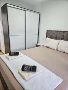 a bedroom with a bed with two towels on it at Apartman Marija IV in Vrnjačka Banja