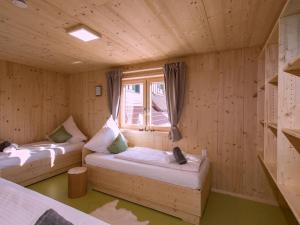 a small room with two beds and a window at Saunaloft Schwarzwald in Gemeinde Aichhalden