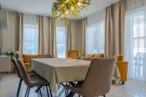a dining room with a table and chairs at Luca Villa in Balatonlelle