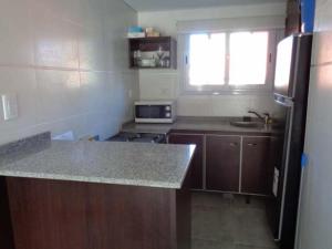 Las Gaviotas في لاس جافيوتاس: مطبخ صغير مع حوض و كونتر توب