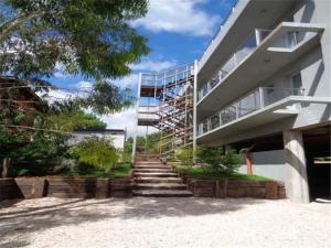 Las Gaviotas في لاس جافيوتاس: درج يؤدي لمبنى فيه درج