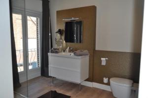 a bathroom with a sink and a toilet at Villa Amylia & gratis parking in Wenduine