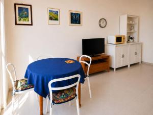 a living room with a table and a tv at Cala Rossa 35 Wit Pool - Elba Affitti in Nisporto