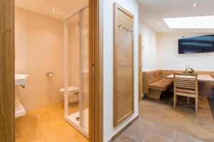 Bilik mandi di Aparthotel Hohe Brücke