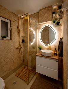 a bathroom with a shower and a sink at Casa de Flores in Knjazevac.