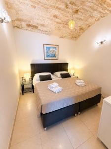 a bedroom with a large bed with towels on it at Castello rezidence Korcula 2 in Korčula