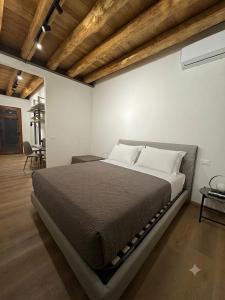a bedroom with a large bed in a room at Agriturismo Al Capretto in San Vendemiano
