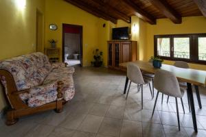 a living room with a couch and a table at Casa Ferrero - appartamenti in Paesana