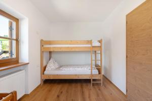 a bunk bed in a room with a window at Gatterpunerhof in Vols am Schlern