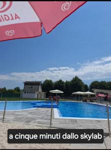 Piscina a Skylab o a prop
