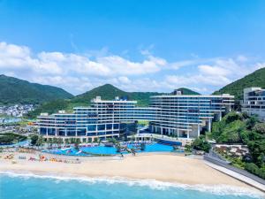 an aerial view of a resort on the beach at Crowne Plaza Ningbo Xiangshan Sea View by IHG in Chai'ao