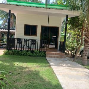 a small house with a green roof and a porch at First light beach hin kong in Hinkong