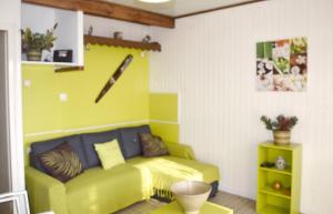 a living room with a couch and a baseball bat on the wall at Bungalow confortable avec vue mer à Bouillante in Bouillante +29 photos