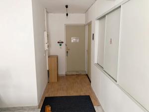 an empty hallway with a door and a rug at Appartement avec piscine partagée à Roquefort-la-Bédoule - 50m² in Roquefort-la-Bédoule