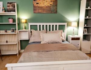 a bedroom with a large bed with green walls at Studio accueillant au cœur de Paris - 30 m² - Tout inclus. in Paris