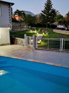 a view of a swimming pool in a house at Appartement charmant à Lamentin avec piscine partagée in Lamentin