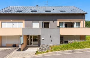 a house with solar panels on the roof at Appartement confortable à Apach avec balcon in Apach