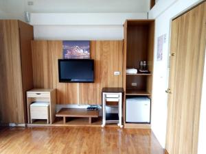 a living room with a tv and a wooden wall at 三義竺夢園 漫步山林 漫遊桐花 in Sanyi