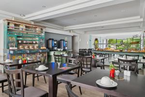 En restaurant eller et andet spisested på Hostellerie Du Mont Aimé