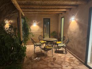 a patio with a table and chairs in a courtyard at Villa tawarda in Oumnas