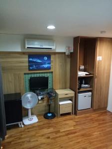 a room with a desk with a computer and a fan at 三義竺夢園 漫步山林 漫遊桐花 in Sanyi +55 photos