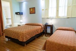 Un pat sau paturi într-o cameră la Hotel Reina