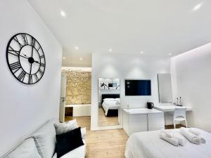 a bedroom with a large clock on the wall at CeO LUXURY SUITE DI CAGLIARI in Cagliari