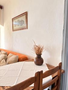a table with a potted plant on top of it at Q Bay Apartments in Qeparo