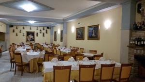 A restaurant or other place to eat at Albergo B&B Antica Trattoria Bacco