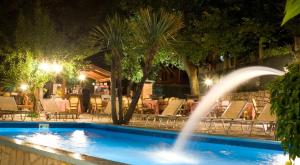 The swimming pool at or close to Albergo B&B Antica Trattoria Bacco