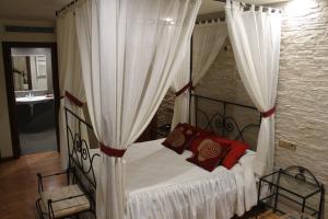 Postel nebo postele na pokoji v ubytování Hotel El Castillo