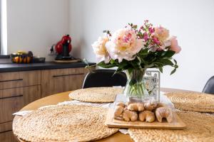 a vase of flowers sitting on top of a table at Cozy mountain house - Coolówka pod Babią Górą in Zubrzyca Dolna