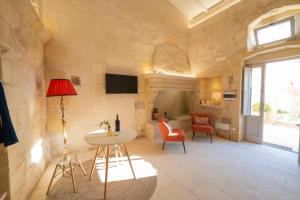 a large living room with a table and chairs at HISTORIA - Dimore in Corte in Borgagne