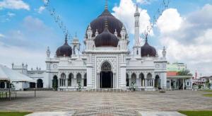 a large white building with domes on top of it at BB Motel in Alor Setar +10 photos