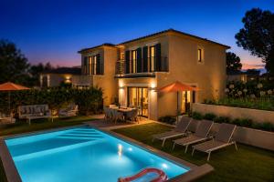a house with a swimming pool in the yard at VillaGassin 403 - Luxury Villa with Private Pool near Saint-Tropez-Airco-parking in Saint-Tropez
