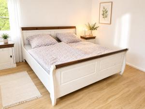 a bedroom with a large white bed in a room at Ferienwohnung Birke in Sankt Wendel