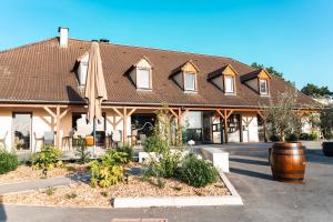 a large house with a roof at LE VAL MORET Hôtel Restaurant et Spa in Magnant