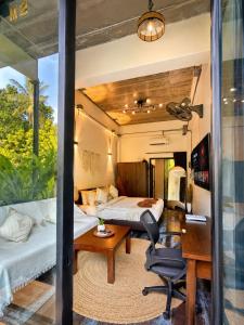 a bedroom with two beds and a desk at Jip Studio - 3mn ZenBeach - Garden View in Haad Chao Phao