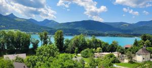 a view of a lake with mountains in the background at Haus Rattenböck in St. Wolfgang