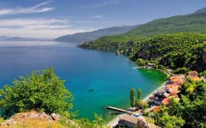 a view of a body of water with houses and trees at Tetins'Apartmens in Trpejca +16 photos