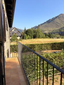 a balcony with a view of a field and mountains at Con encanto, buena ubicación, confort y parking - Aüt 2 in Pla de l'Ermita