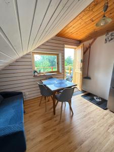 a dining room with a table and chairs in a room at Apartament Chochlika in Rybczyzna