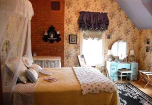 a bedroom with a bed and a window in it at Alexander Mansion Bed and Breakfast in Winona