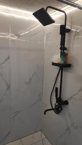 a room with a white marble wall with a light on it at Koch Iz guest house in Kochkorka