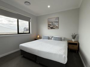 a bedroom with a large bed and a window at Wyoming Ave in North Wagga