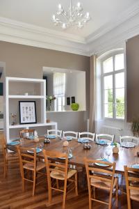a dining room with a large wooden table and chairs at Grand gîte 15 personnes, 9 chambres, 100km de Paris en Exclusivité in Septmonts